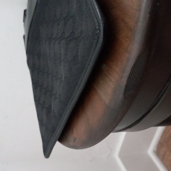 Authentic Gucci GG Monogram Supreme Messenger Crossbody Bag - Picture 5 of 8